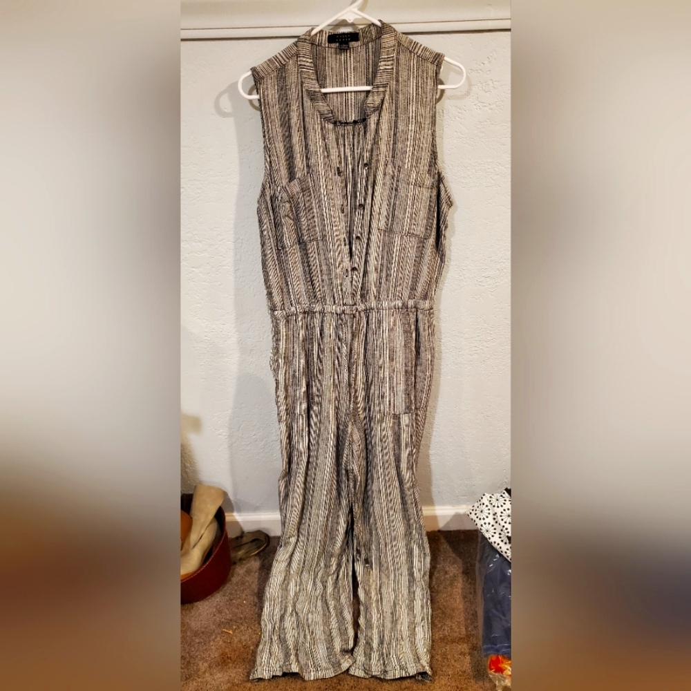 Cute sleeveless jumpsuit